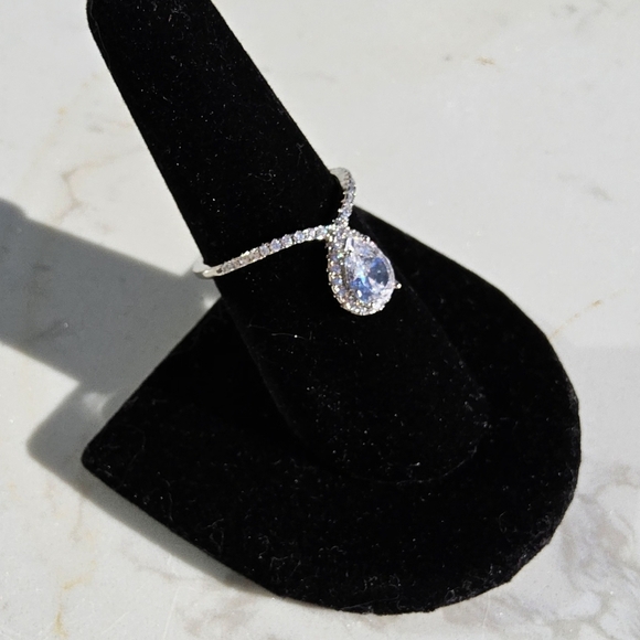 Elegant Silver Ring with Timeless Charm - Picture 12 of 12